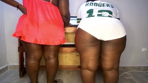 Snapshot of queenkiah chatting on 10/15/25, 02:39 Nina online show from 10/15/25, 02:39