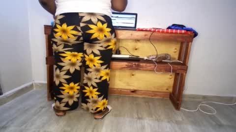 Snapshot of queenkiah chatting on 10/16/25, 07:15 Nina online show from 10/16/25, 07:15