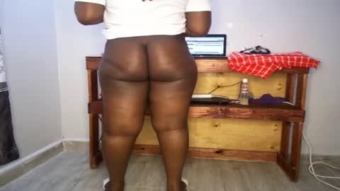 Snapshot of queenkiah chatting on 11/06/25, 08:04 Nina online show from 11/06/25, 08:04