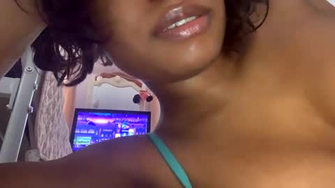 Snapshot of queenkourt chatting on 01/18/25, 03:05 Kourtney online show from 01/18/25, 03:05