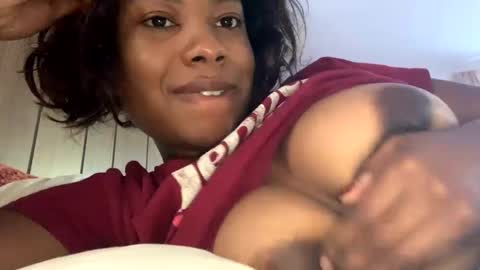 Snapshot of queenkourt chatting on 10/05/25, 08:51 Kourtney online show from 10/05/25, 08:51