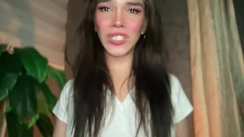 Snapshot of queenn_xxx chatting on 10/02/25, 09:38 QUEEN online show from 10/02/25, 09:38