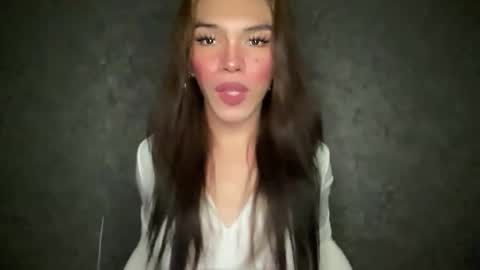 Snapshot of queenn_xxx chatting on 10/24/25, 11:17 QUEEN online show from 10/24/25, 11:17