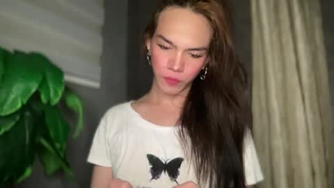 QUEEN online show from 11/22/25, 12:53