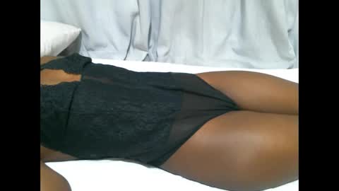 Snapshot of queenninaa chatting on 02/18/26, 04:03 queenninaa online show from 02/18/26, 04:03