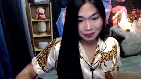 Snapshot of queenofcum169xx chatting on 11/20/25, 03:45 Mikka online show from 11/20/25, 03:45