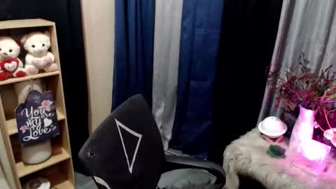 Snapshot of queenofcum169xx chatting on 12/02/25, 04:57 Mikka online show from 12/02/25, 04:57