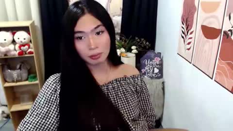 Snapshot of queenofcum169xx chatting on 04/06/26, 03:57 Mikka online show from 04/06/26, 03:57