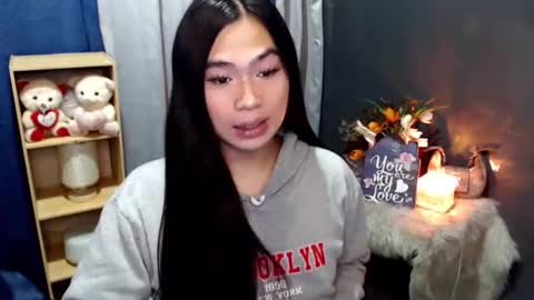 Snapshot of queenofcum169xx chatting on 04/28/26, 05:51 Mikka online show from 04/28/26, 05:51