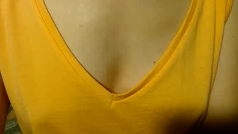 Snapshot of queenoftenderness chatting on 06/01/26, 06:31 queenoftenderness online show from 06/01/26, 06:31