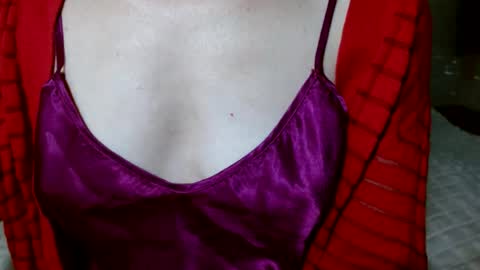 Snapshot of queenoftenderness chatting on 07/11/26, 04:32 queenoftenderness online show from 07/11/26, 04:32