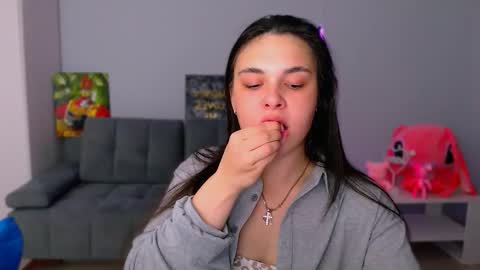 Snapshot of queenofthesense chatting on 11/05/25, 03:56 Patricia online show from 11/05/25, 03:56