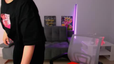 Snapshot of queenofthesense chatting on 11/12/25, 04:29 Patricia online show from 11/12/25, 04:29