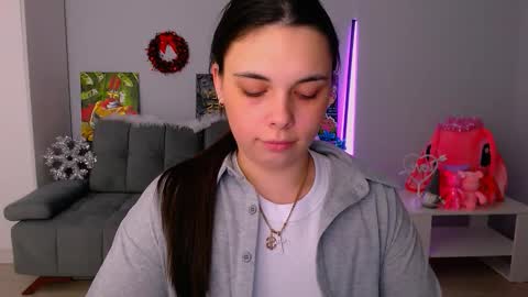 Snapshot of queenofthesense chatting on 11/18/25, 02:43 Patricia online show from 11/18/25, 02:43