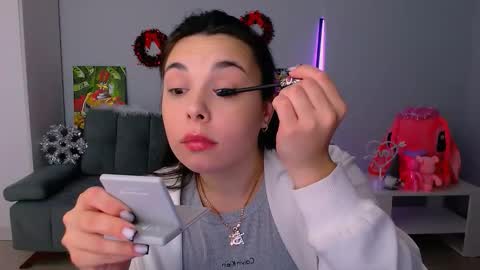 Snapshot of queenofthesense chatting on 11/19/25, 02:50 Patricia online show from 11/19/25, 02:50