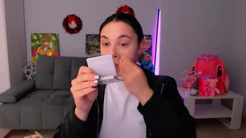 Snapshot of queenofthesense chatting on 11/27/25, 12:51 Patricia online show from 11/27/25, 12:51