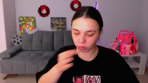 Snapshot of queenofthesense chatting on 12/01/25, 02:00 Patricia online show from 12/01/25, 02:00