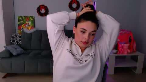 Snapshot of queenofthesense chatting on 12/05/25, 06:04 Patricia online show from 12/05/25, 06:04