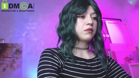 Snapshot of queenofwandss chatting on 10/31/25, 10:44 follow my new insta online show from 10/31/25, 10:44