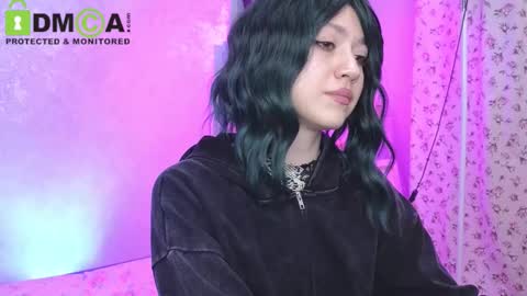 Snapshot of queenofwandss chatting on 11/15/25, 04:03 follow my new insta online show from 11/15/25, 04:03