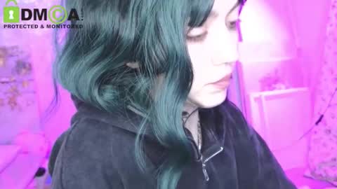 Snapshot of queenofwandss chatting on 11/16/25, 02:00 follow my new insta online show from 11/16/25, 02:00