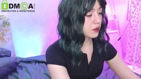 Snapshot of queenofwandss chatting on 11/18/25, 04:00 follow my new insta online show from 11/18/25, 04:00