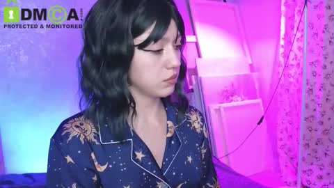 Snapshot of queenofwandss chatting on 11/19/25, 05:35 follow my new insta online show from 11/19/25, 05:35