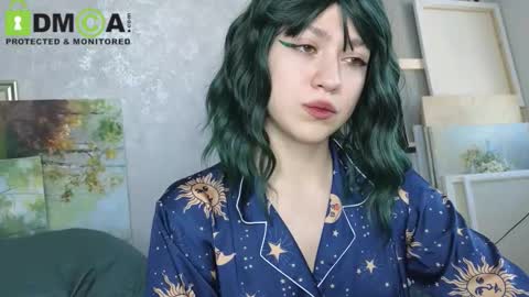 Snapshot of queenofwandss chatting on 11/20/25, 12:27 follow my new insta online show from 11/20/25, 12:27