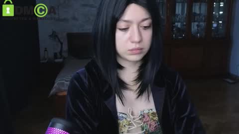 Snapshot of queenofwandss chatting on 12/14/25, 11:04 follow my new insta online show from 12/14/25, 11:04