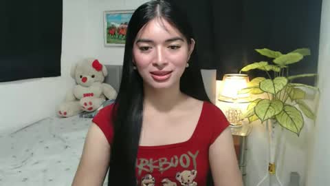 Snapshot of queenpinay69 chatting on 10/14/25, 07:47 QueenPinay69 online show from 10/14/25, 07:47