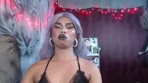 Snapshot of queenpinayebony_xx chatting on 04/15/26, 01:07 queenpinayebony_xx online show from 04/15/26, 01:07