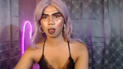 Snapshot of queenpinayebony_xx chatting on 04/25/26, 01:41 queenpinayebony_xx online show from 04/25/26, 01:41