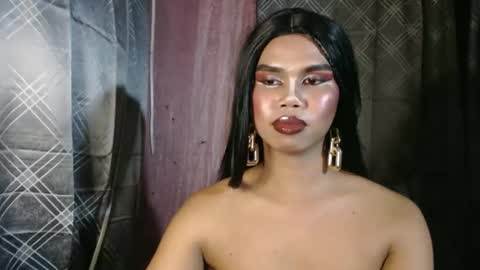 Snapshot of queenpinayebony_xx chatting on 05/14/26, 02:02 queenpinayebony_xx online show from 05/14/26, 02:02