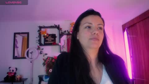 Snapshot of queenrose94 chatting on 02/09/26, 01:37 queenrose94 online show from 02/09/26, 01:37