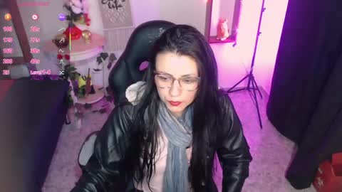 Snapshot of queenrose94 chatting on 03/13/26, 12:12 queenrose94 online show from 03/13/26, 12:12