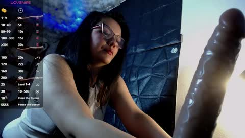 Snapshot of queenrose94 chatting on 06/06/26, 02:44 queenrose94 online show from 06/06/26, 02:44