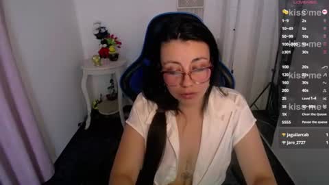 Snapshot of queenrose94 chatting on 06/11/26, 12:32 queenrose94 online show from 06/11/26, 12:32