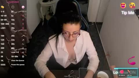 queenrose94 online show from 06/18/26, 09:30