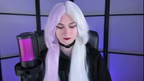 Snapshot of queenrosel chatting on 10/31/25, 04:30 Rose online show from 10/31/25, 04:30