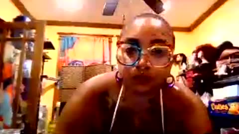 Queen Hilarity online show from 08/10/26, 01:53