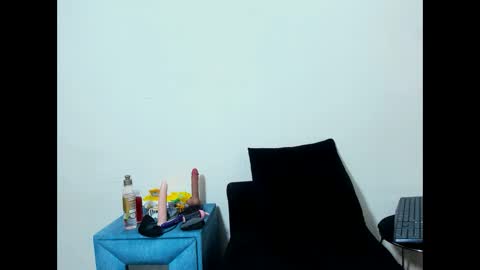 Snapshot of queenstarhyl chatting on 05/16/26, 12:51 queenstarhyl online show from 05/16/26, 12:51