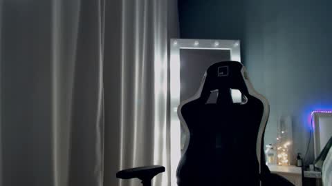 Snapshot of queensy_sins_x chatting on 02/08/25, 05:39 Queensy online show from 02/08/25, 05:39