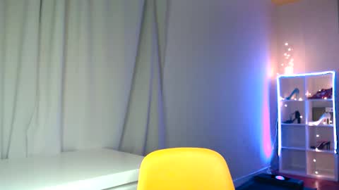 Snapshot of queensy_sins_x chatting on 03/09/25, 06:00 Queensy online show from 03/09/25, 06:00