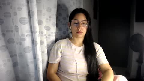Snapshot of queenvictoria2023 chatting on 06/12/26, 02:43 Paola online show from 06/12/26, 02:43