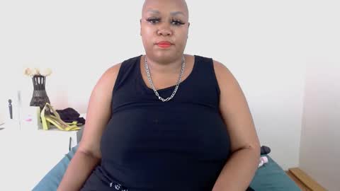 QUEENxJESSI online show from 10/12/25, 10:25