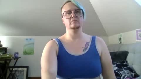 Snapshot of queerlyjaz chatting on 09/23/25, 11:41 queerlyjaz online show from 09/23/25, 11:41