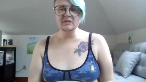 Snapshot of queerlyjaz chatting on 10/04/25, 06:17 queerlyjaz online show from 10/04/25, 06:17