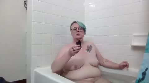 Snapshot of queerlyjaz chatting on 10/11/25, 11:25 queerlyjaz online show from 10/11/25, 11:25