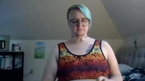 Snapshot of queerlyjaz chatting on 10/12/25, 11:04 queerlyjaz online show from 10/12/25, 11:04