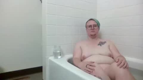 Snapshot of queerlyjaz chatting on 10/14/25, 01:50 queerlyjaz online show from 10/14/25, 01:50